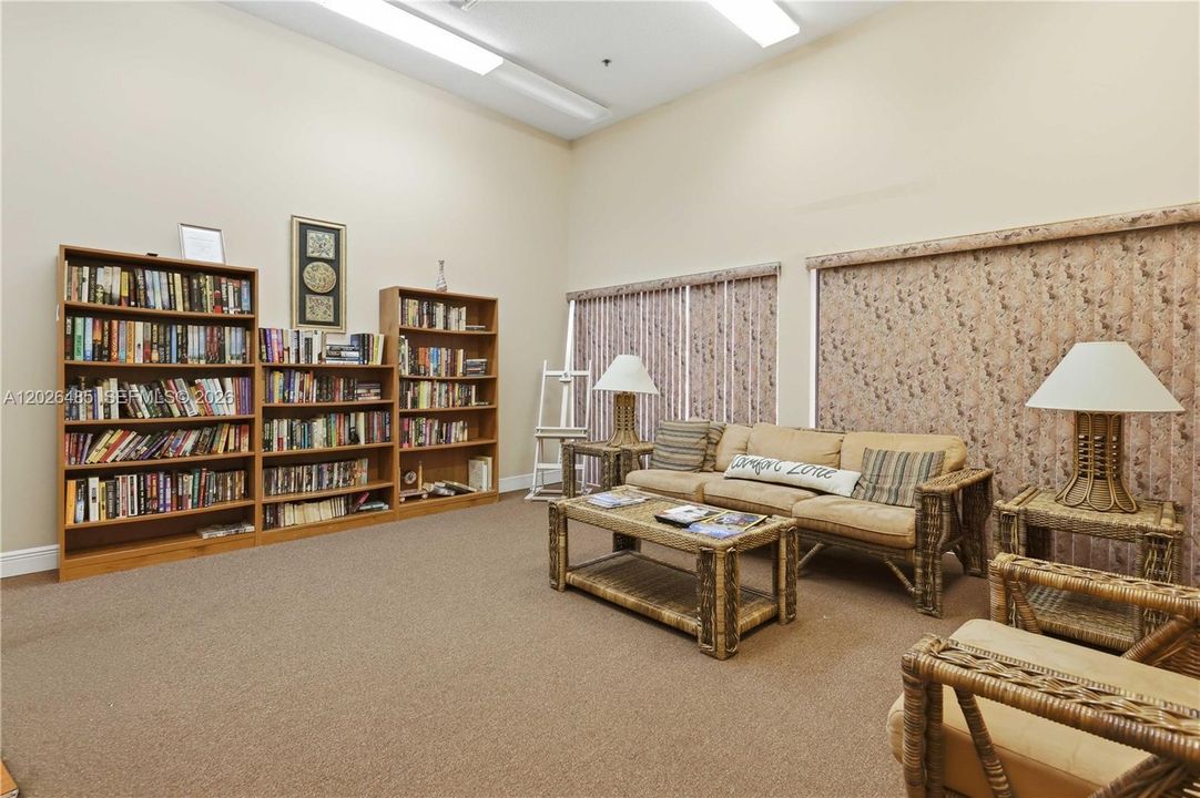 For Sale: $185,000 (2 beds, 2 baths, 950 Square Feet)