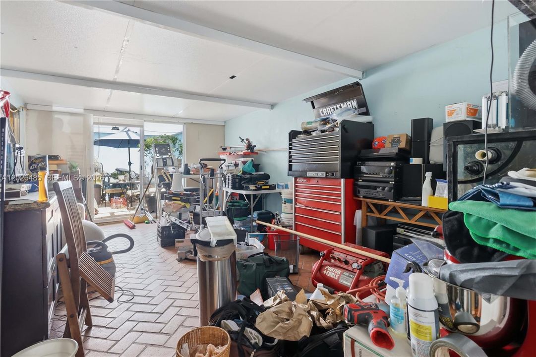 For Sale: $185,000 (2 beds, 2 baths, 950 Square Feet)