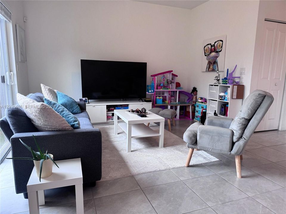 For Rent: $3,600 (3 beds, 2 baths, 1602 Square Feet)