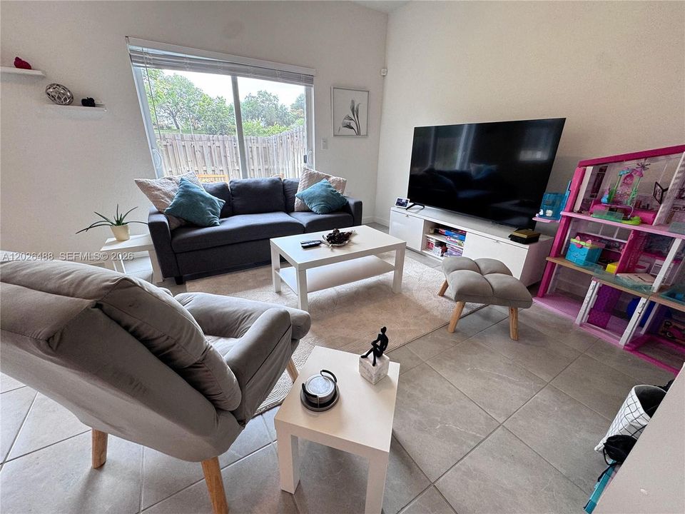For Rent: $3,600 (3 beds, 2 baths, 1602 Square Feet)