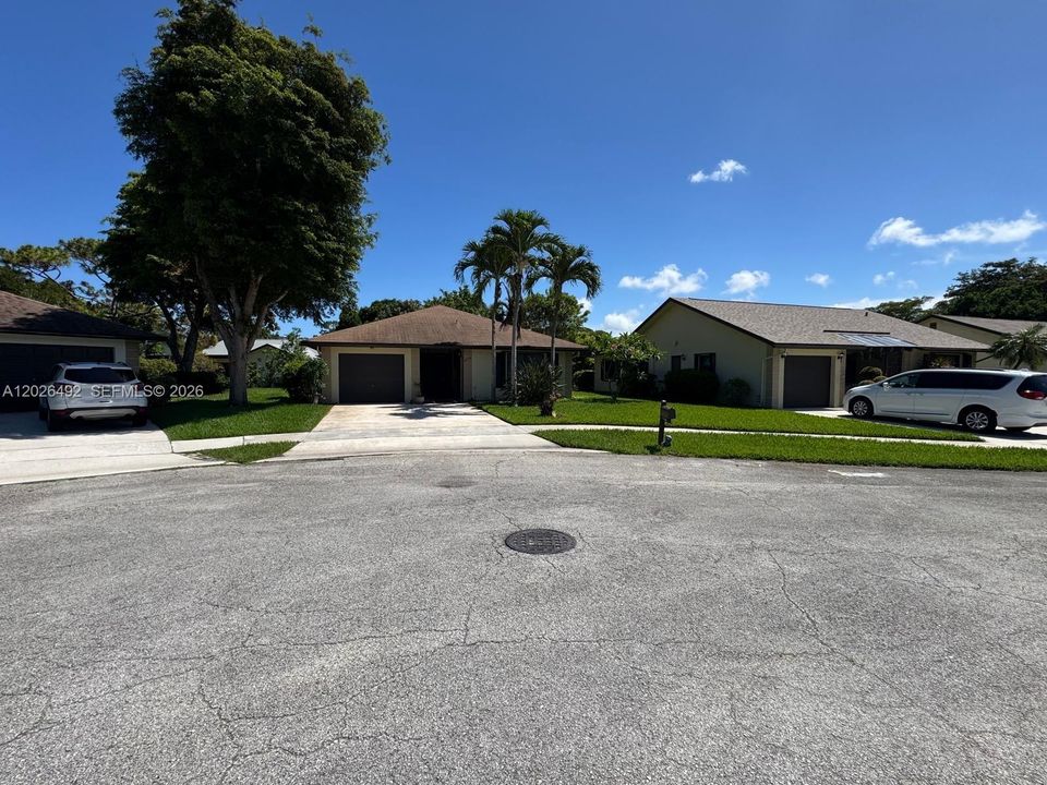 Active With Contract: $3,400 (3 beds, 2 baths, 1496 Square Feet)