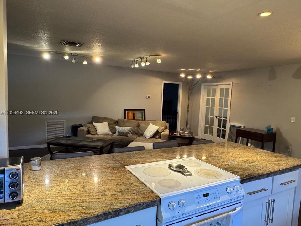 Active With Contract: $3,400 (3 beds, 2 baths, 1496 Square Feet)