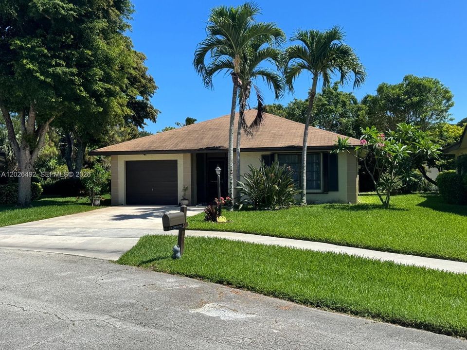 Active With Contract: $3,400 (3 beds, 2 baths, 1496 Square Feet)