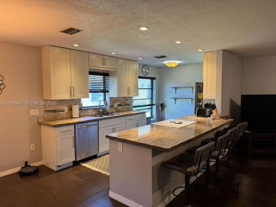 Active With Contract: $3,400 (3 beds, 2 baths, 1496 Square Feet)