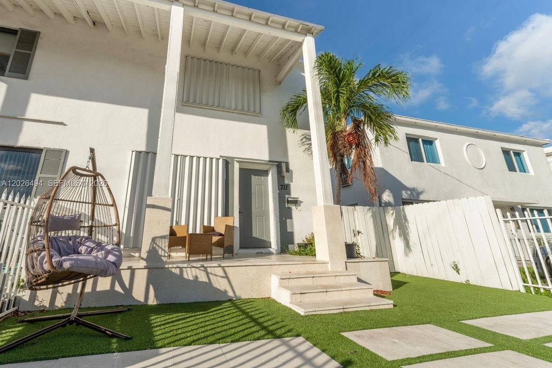 For Sale: $699,000 (3 beds, 2 baths, 1344 Square Feet)