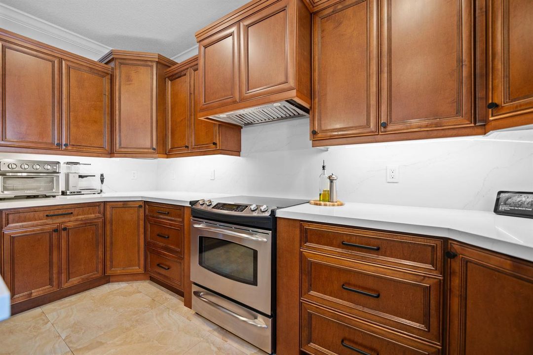 19-web-or-mls-978-greenwood-rd