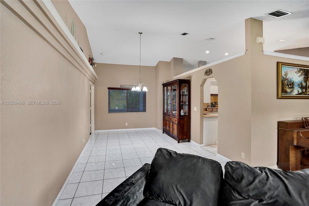En Venta: $759,900 (4 camas, 2 baños, 2145 Pies cuadrados)