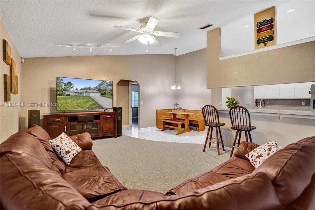 En Venta: $759,900 (4 camas, 2 baños, 2145 Pies cuadrados)