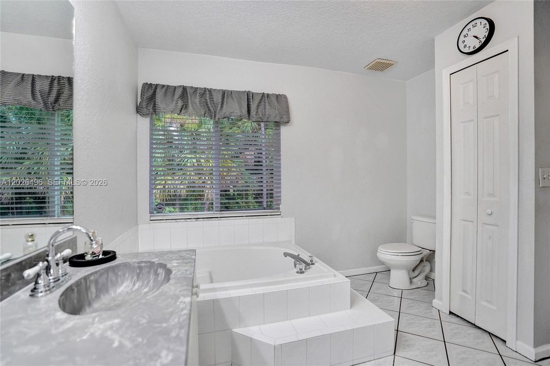 En Venta: $759,900 (4 camas, 2 baños, 2145 Pies cuadrados)