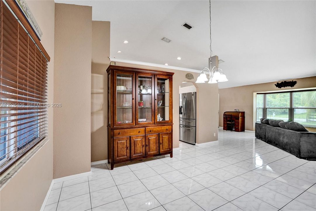 En Venta: $759,900 (4 camas, 2 baños, 2145 Pies cuadrados)