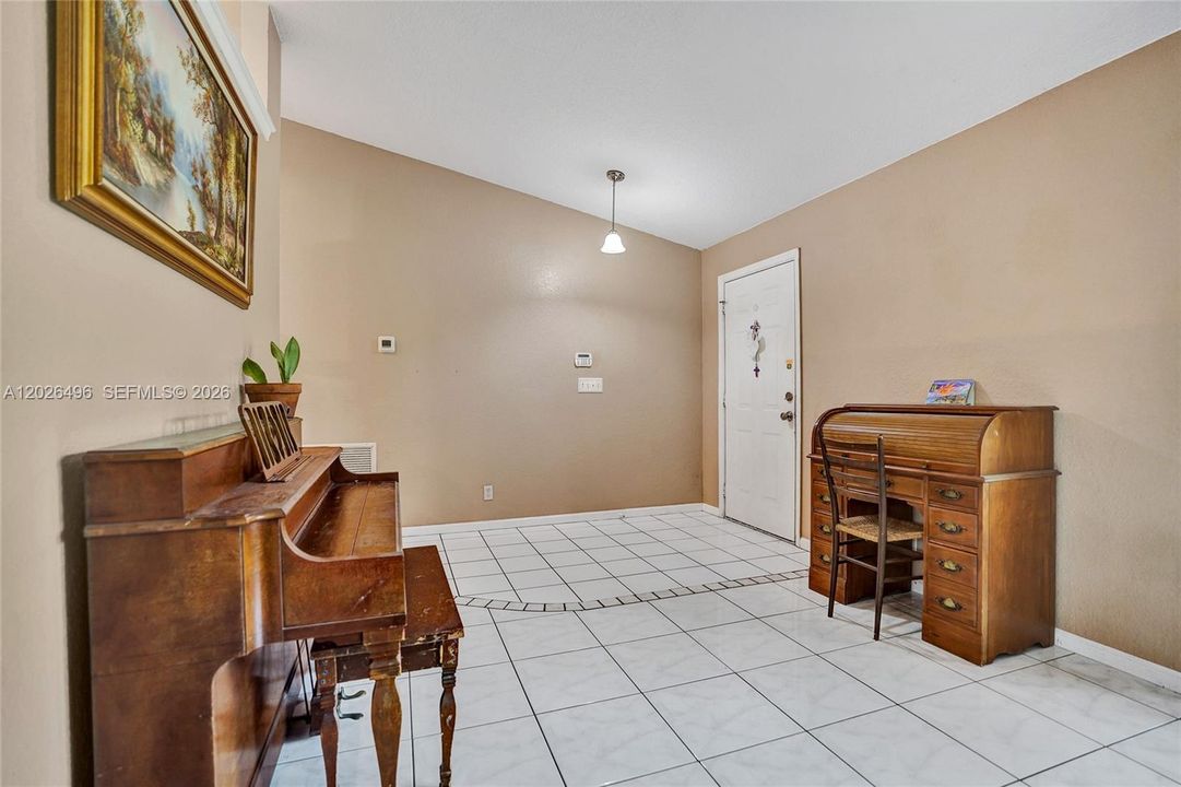 En Venta: $759,900 (4 camas, 2 baños, 2145 Pies cuadrados)