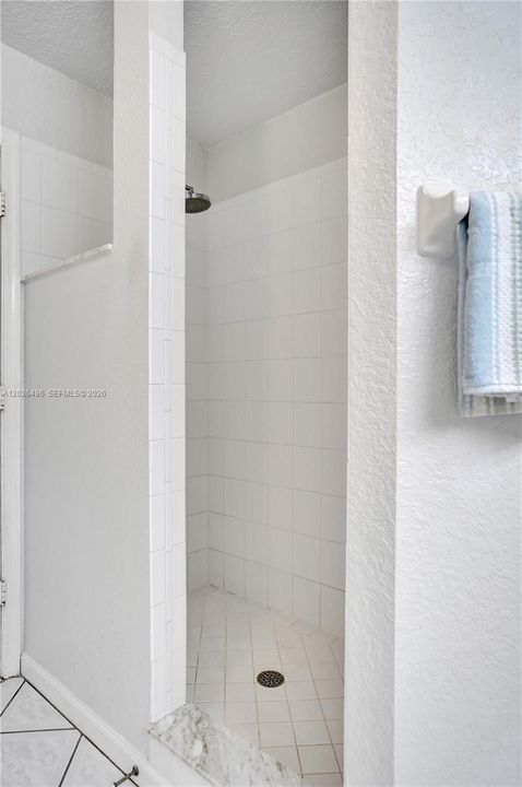 En Venta: $759,900 (4 camas, 2 baños, 2145 Pies cuadrados)