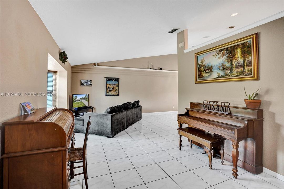 En Venta: $759,900 (4 camas, 2 baños, 2145 Pies cuadrados)