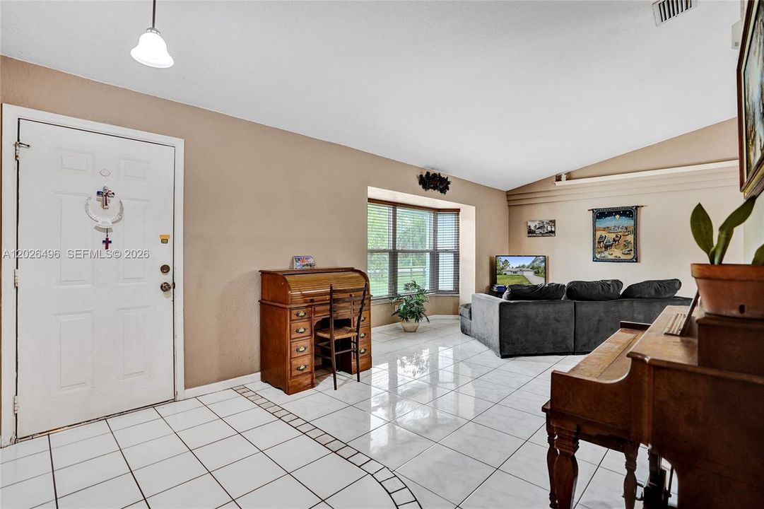 En Venta: $759,900 (4 camas, 2 baños, 2145 Pies cuadrados)
