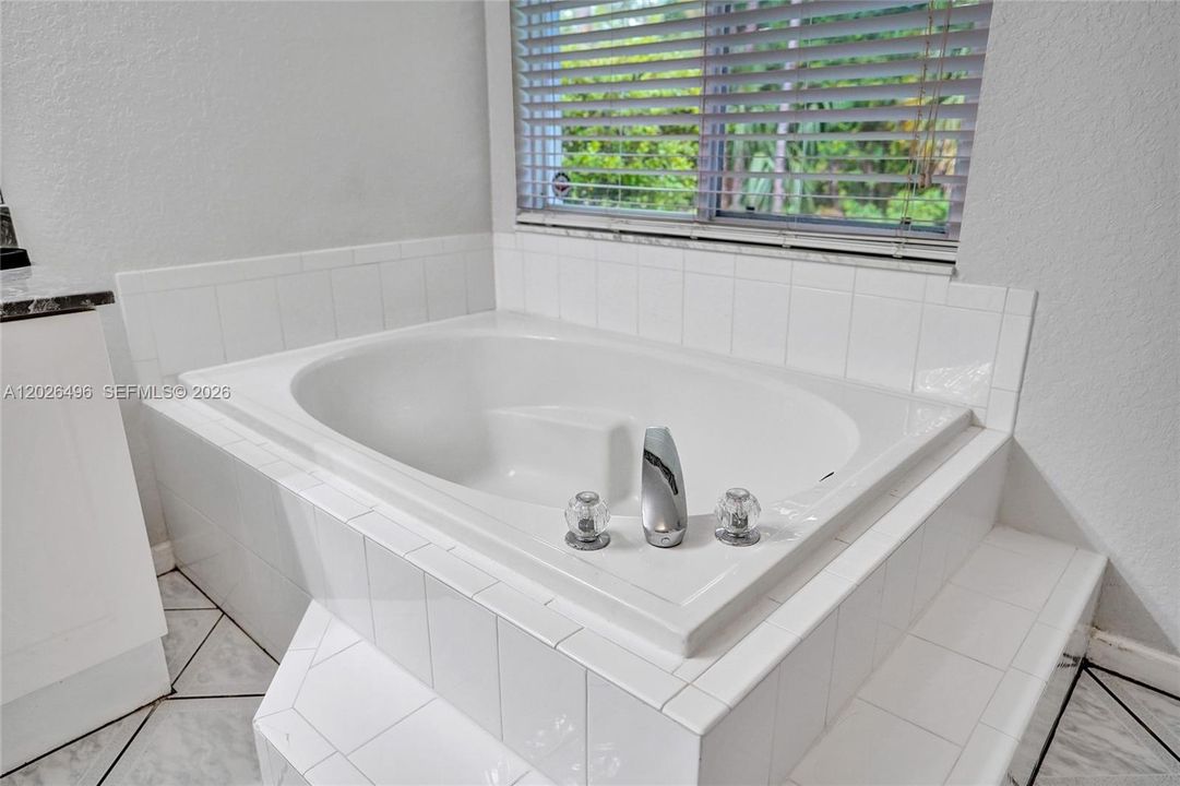 En Venta: $759,900 (4 camas, 2 baños, 2145 Pies cuadrados)