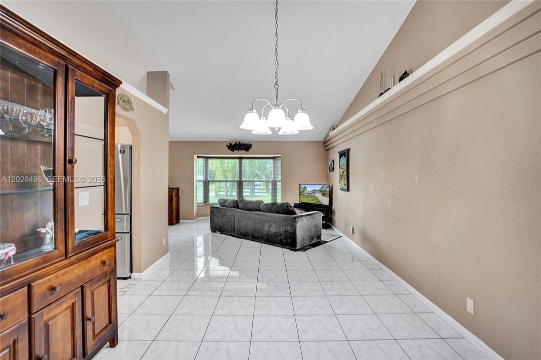 En Venta: $759,900 (4 camas, 2 baños, 2145 Pies cuadrados)