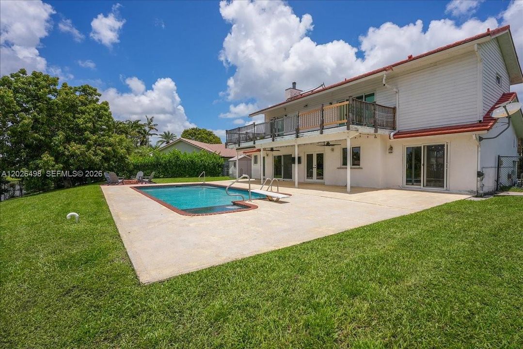 Active With Contract: $800,000 (4 beds, 3 baths, 2494 Square Feet)