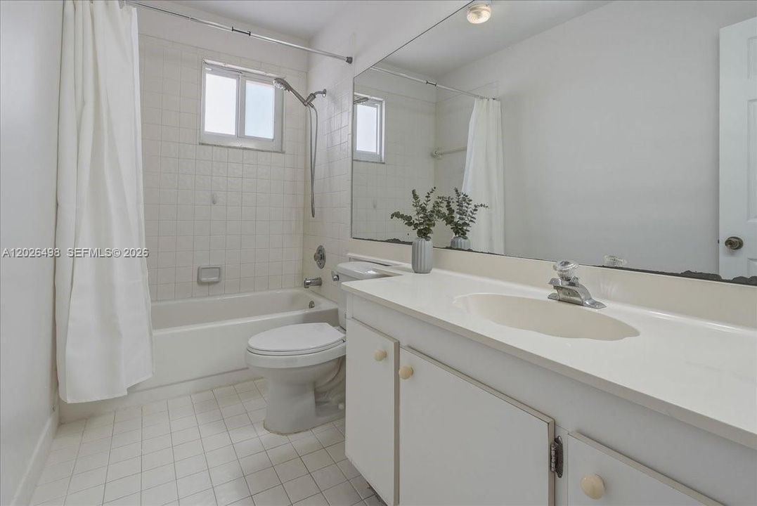 Active With Contract: $800,000 (4 beds, 3 baths, 2494 Square Feet)