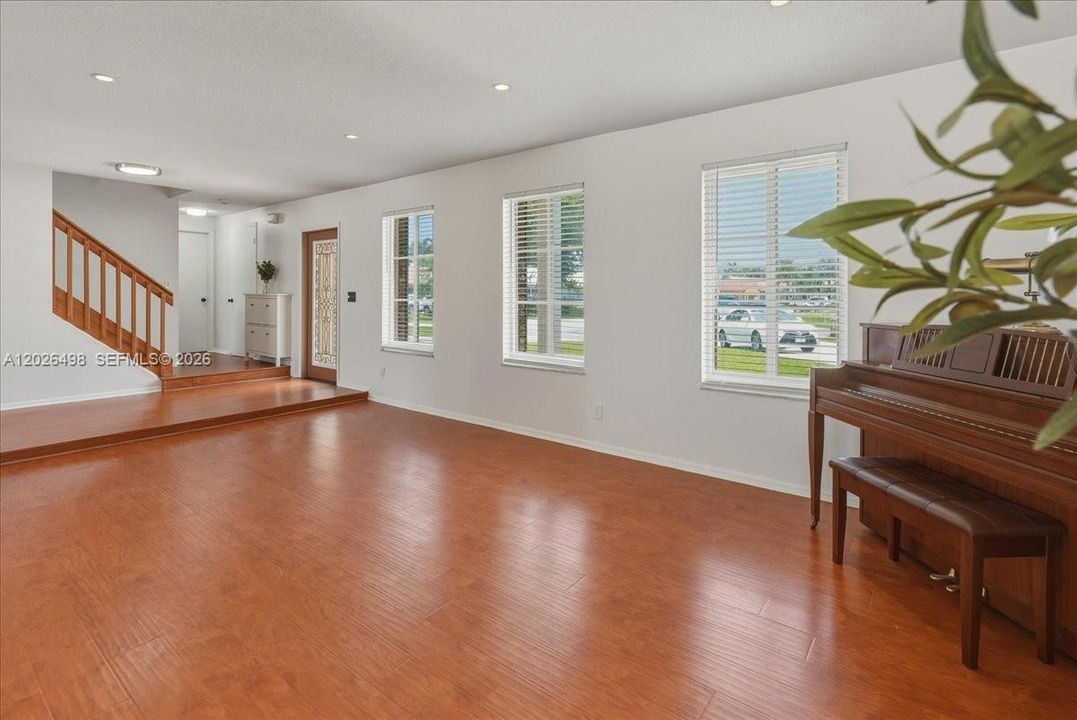 Active With Contract: $800,000 (4 beds, 3 baths, 2494 Square Feet)