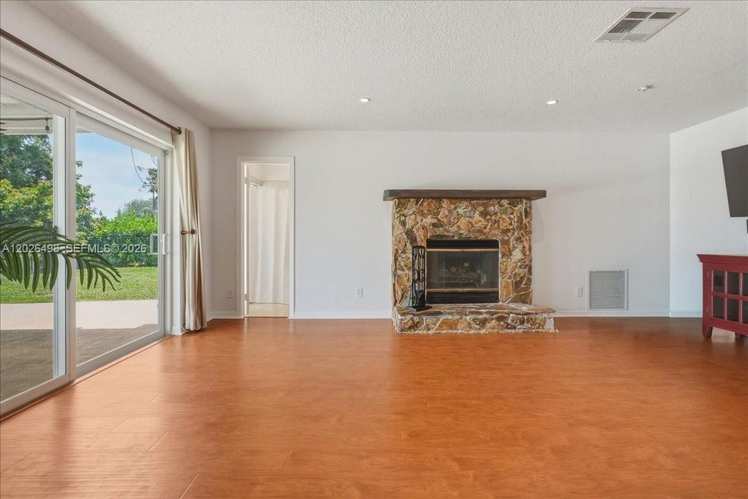 Active With Contract: $800,000 (4 beds, 3 baths, 2494 Square Feet)