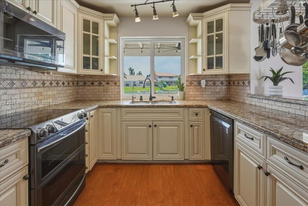 Active With Contract: $800,000 (4 beds, 3 baths, 2494 Square Feet)