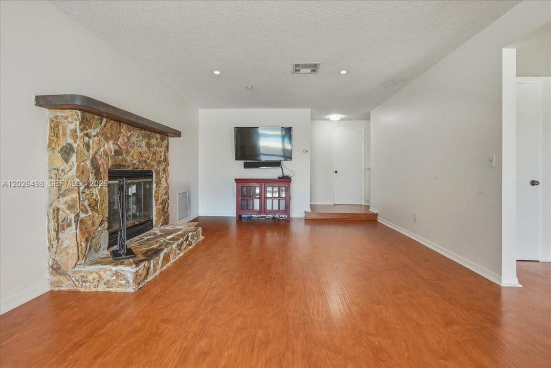Active With Contract: $800,000 (4 beds, 3 baths, 2494 Square Feet)