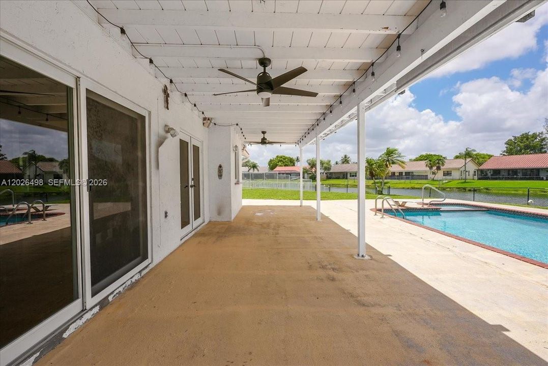 Active With Contract: $800,000 (4 beds, 3 baths, 2494 Square Feet)