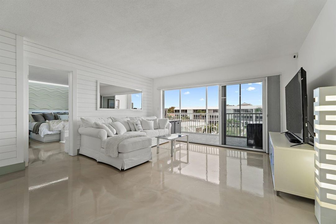 020-100WaterwayRd-E305-Tequesta-SMALL
