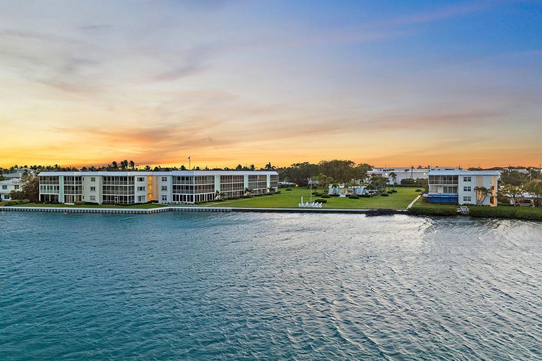 011-100WaterwayRd-E305-Tequesta-SMALL