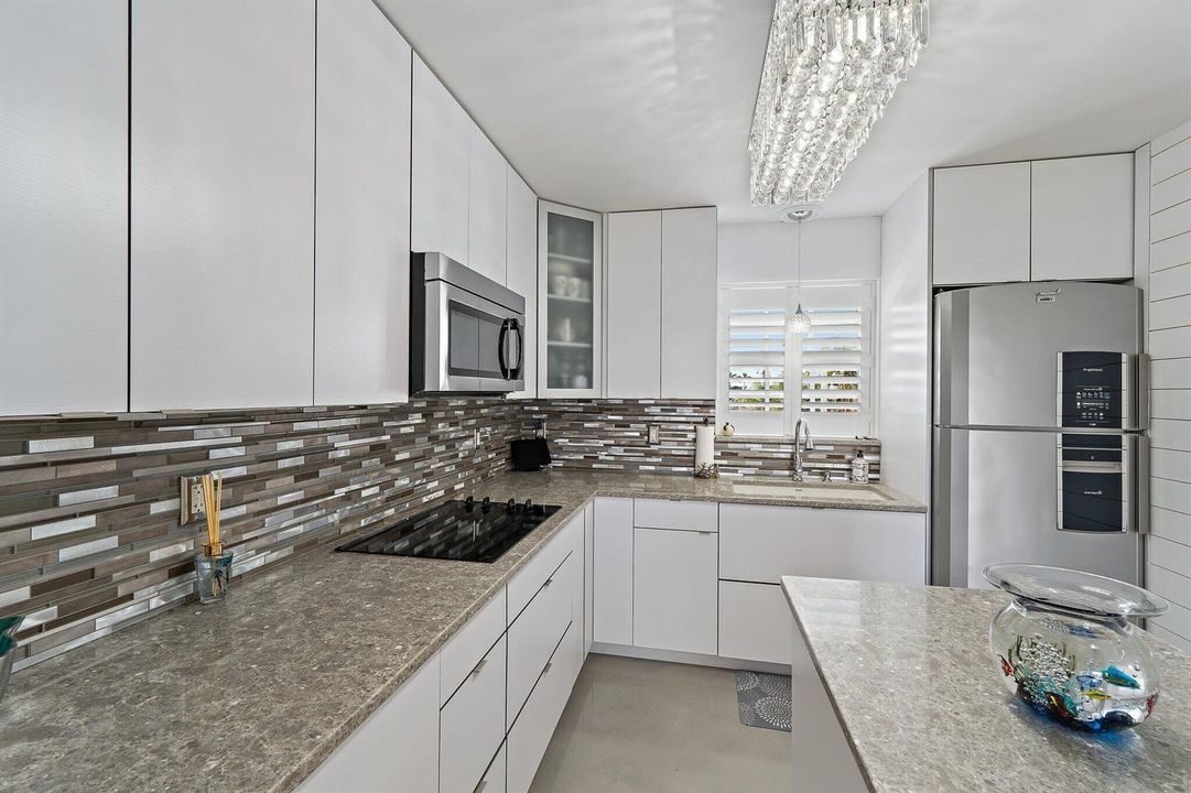 012-100WaterwayRd-E305-Tequesta-SMALL