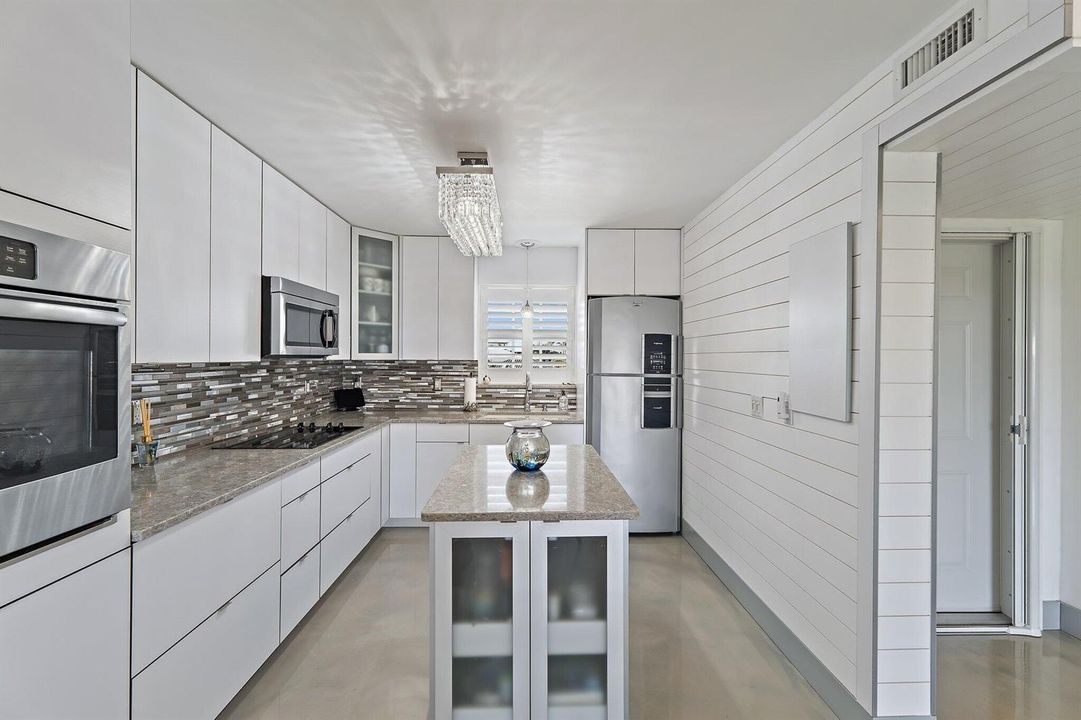 011-100WaterwayRd-E305-Tequesta-SMALL