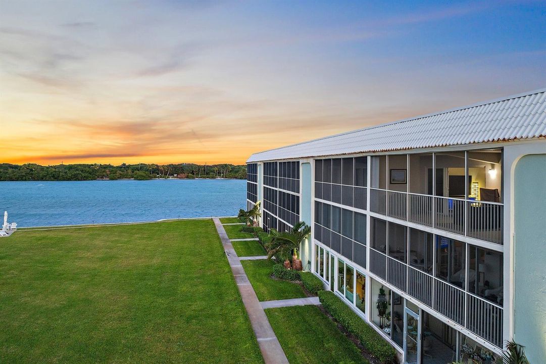 016-100WaterwayRd-E305-Tequesta-SMALL