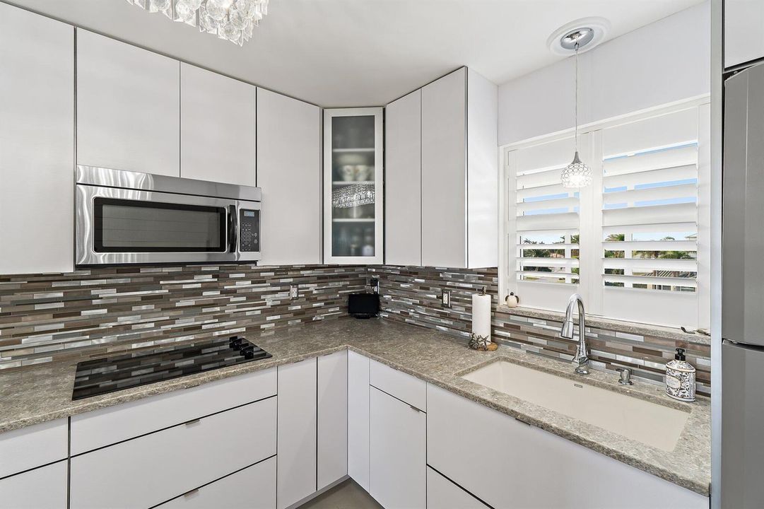 013-100WaterwayRd-E305-Tequesta-SMALL
