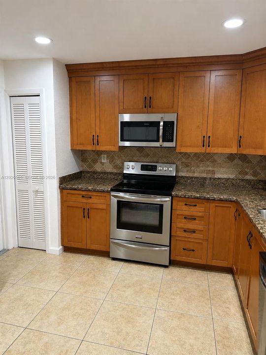 For Sale: $475,000 (3 beds, 2 baths, 1727 Square Feet)