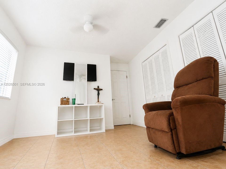 For Sale: $475,000 (3 beds, 2 baths, 1727 Square Feet)