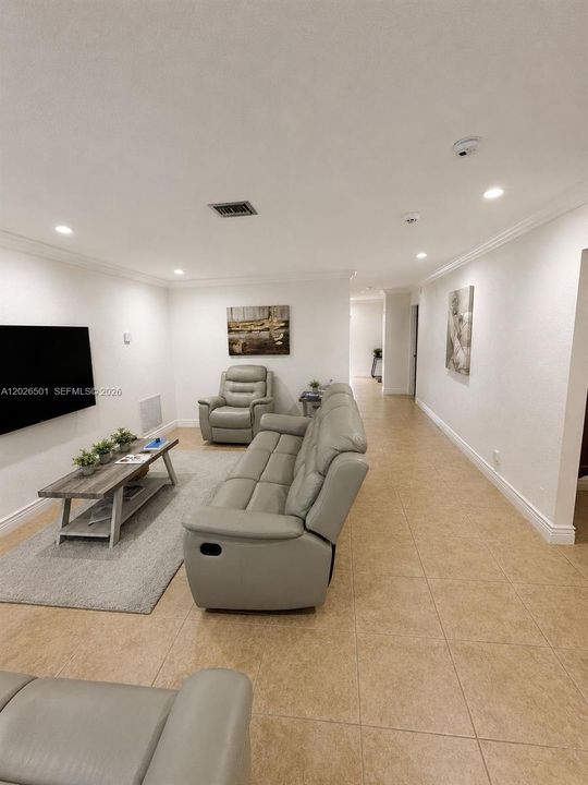 For Sale: $475,000 (3 beds, 2 baths, 1727 Square Feet)