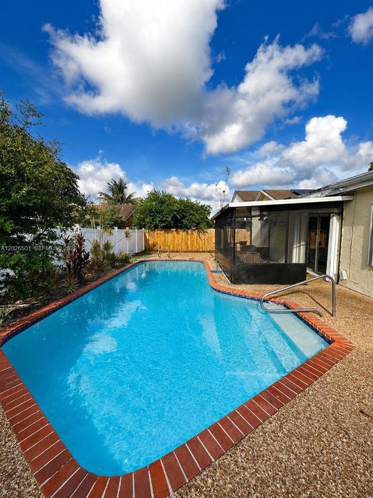 For Sale: $475,000 (3 beds, 2 baths, 1727 Square Feet)