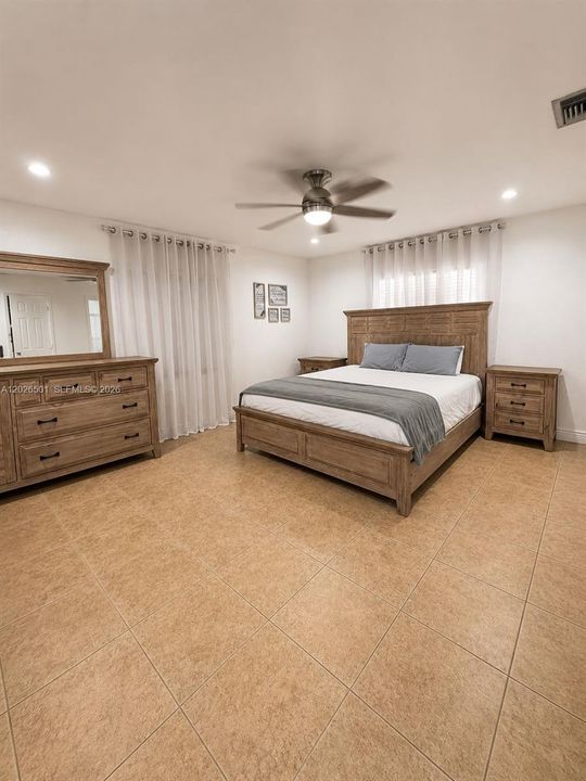 For Sale: $475,000 (3 beds, 2 baths, 1727 Square Feet)