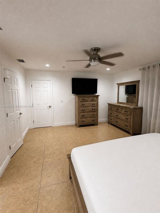 For Sale: $475,000 (3 beds, 2 baths, 1727 Square Feet)