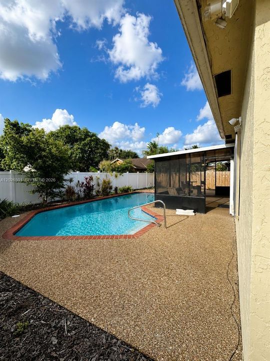 For Sale: $475,000 (3 beds, 2 baths, 1727 Square Feet)