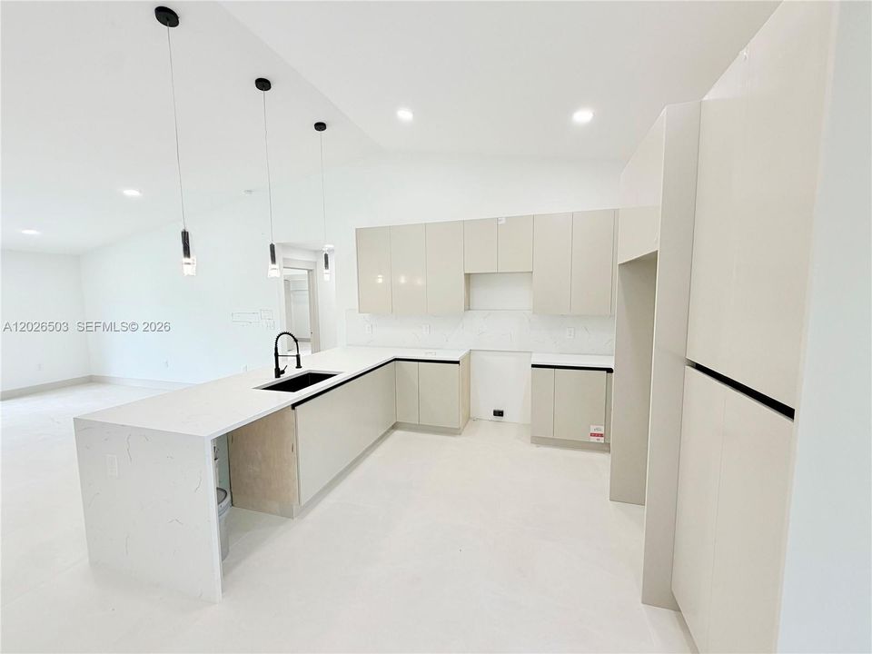 En Venta: $338,990 (4 camas, 2 baños, 1650 Pies cuadrados)
