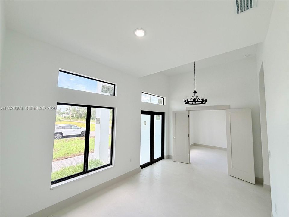 En Venta: $338,990 (4 camas, 2 baños, 1650 Pies cuadrados)
