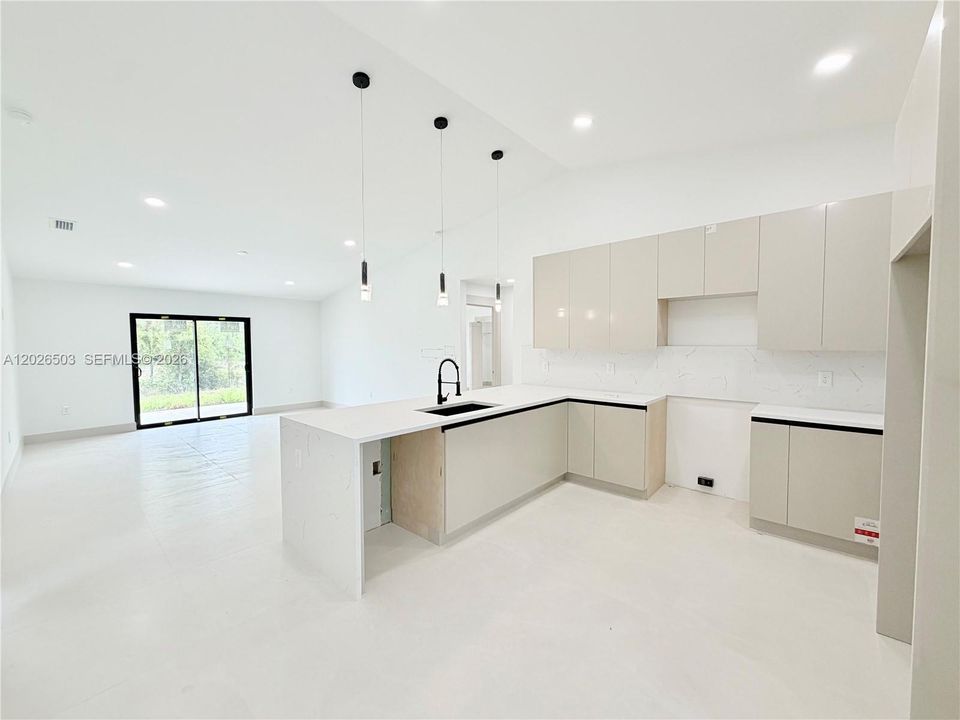 En Venta: $338,990 (4 camas, 2 baños, 1650 Pies cuadrados)