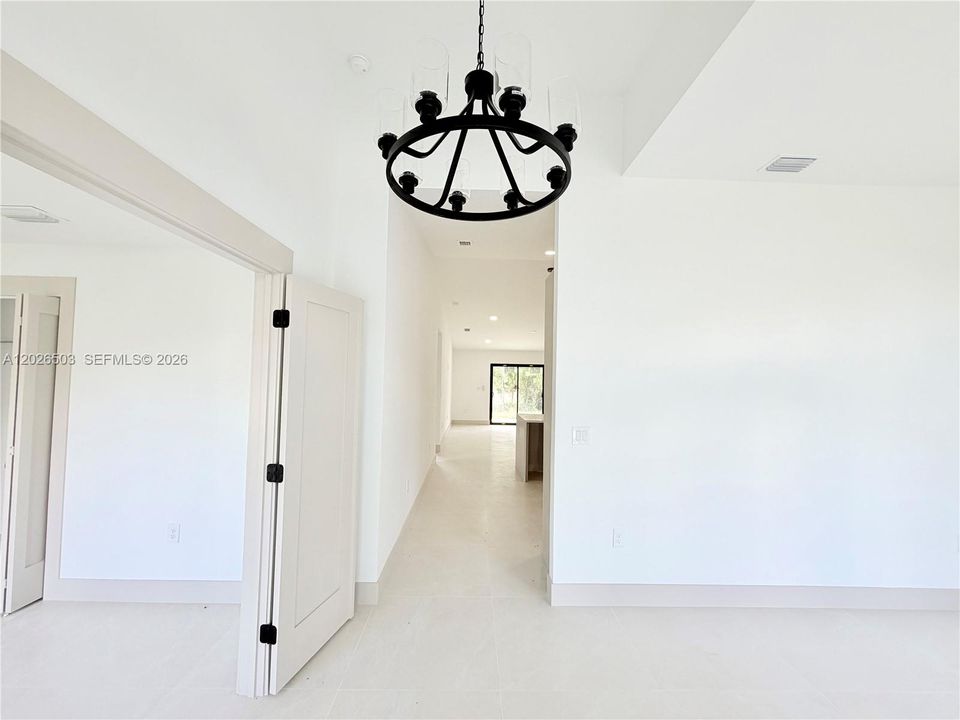 En Venta: $338,990 (4 camas, 2 baños, 1650 Pies cuadrados)