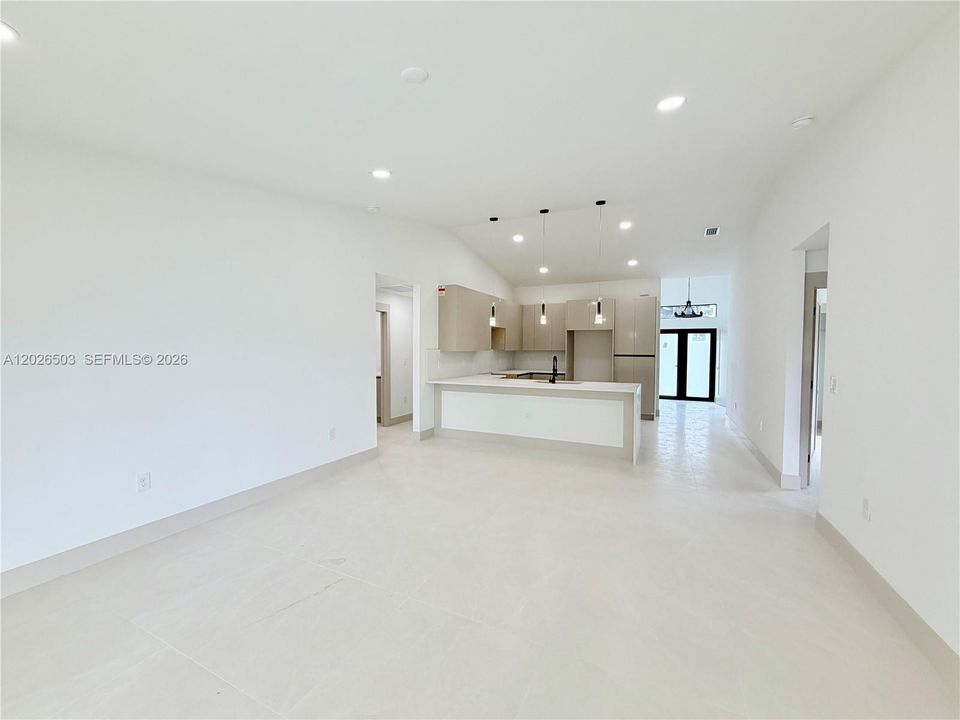 En Venta: $338,990 (4 camas, 2 baños, 1650 Pies cuadrados)
