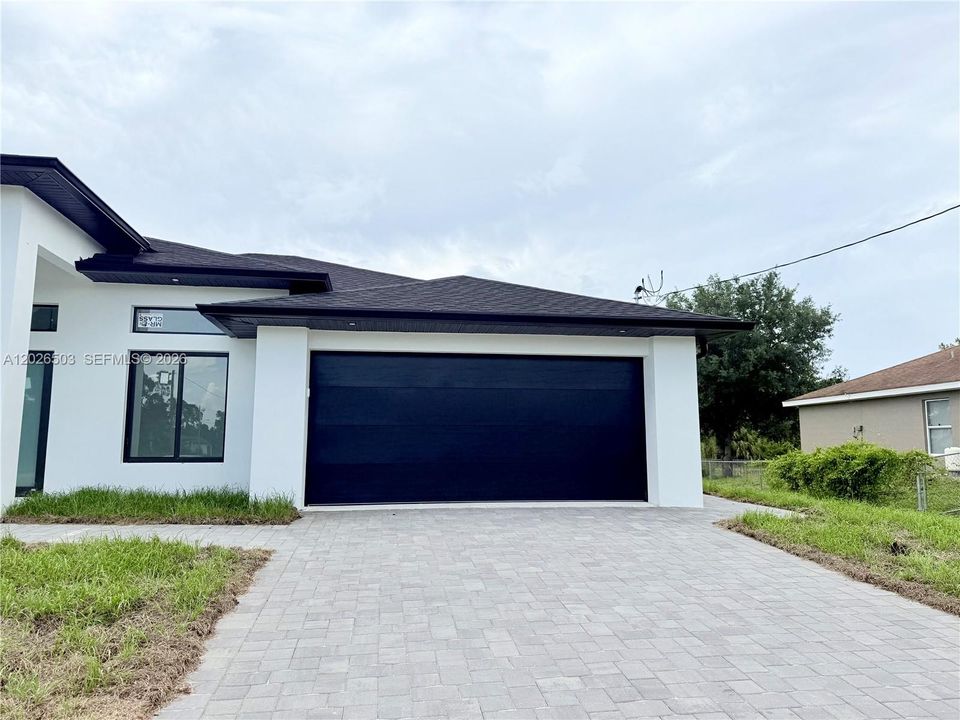 En Venta: $338,990 (4 camas, 2 baños, 1650 Pies cuadrados)