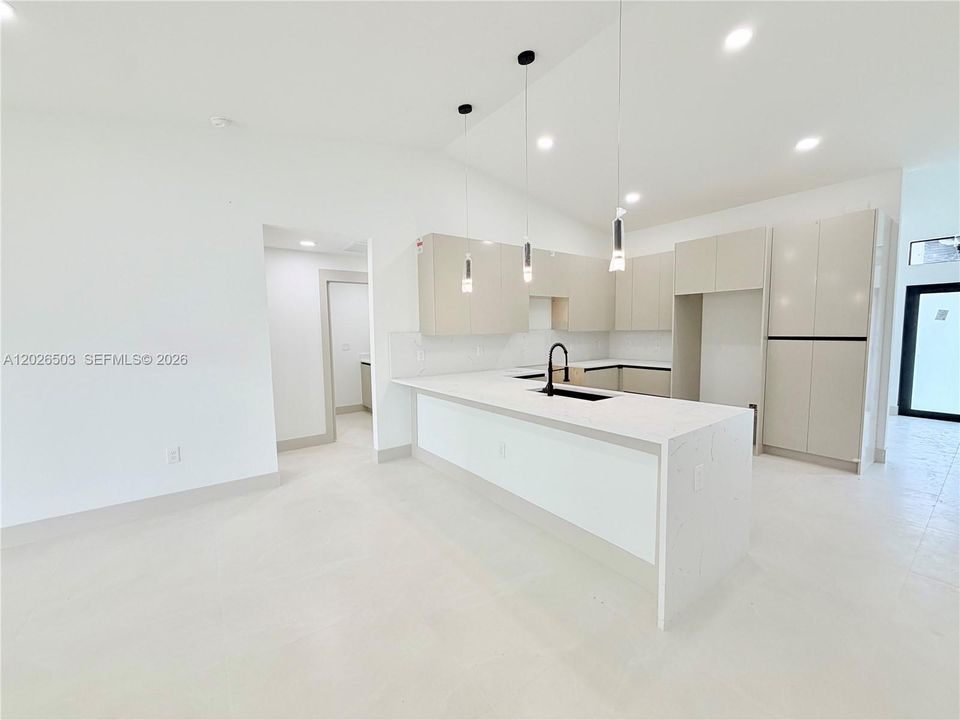 En Venta: $338,990 (4 camas, 2 baños, 1650 Pies cuadrados)