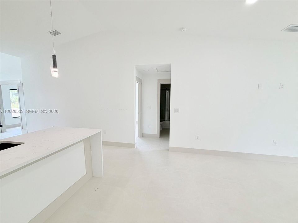 En Venta: $338,990 (4 camas, 2 baños, 1650 Pies cuadrados)