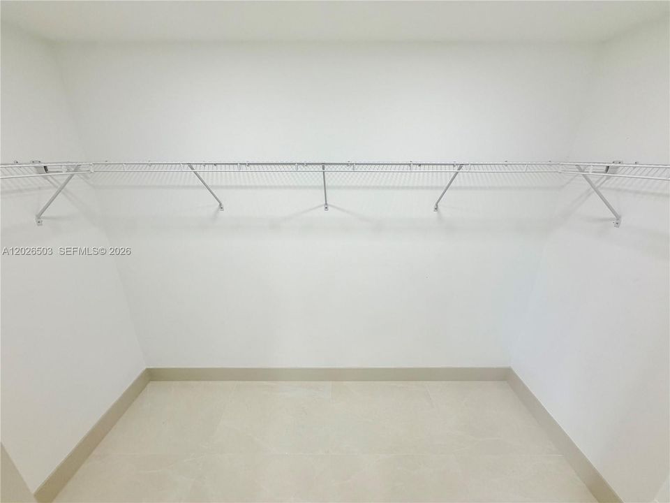 Master Bedroom Walking Closet