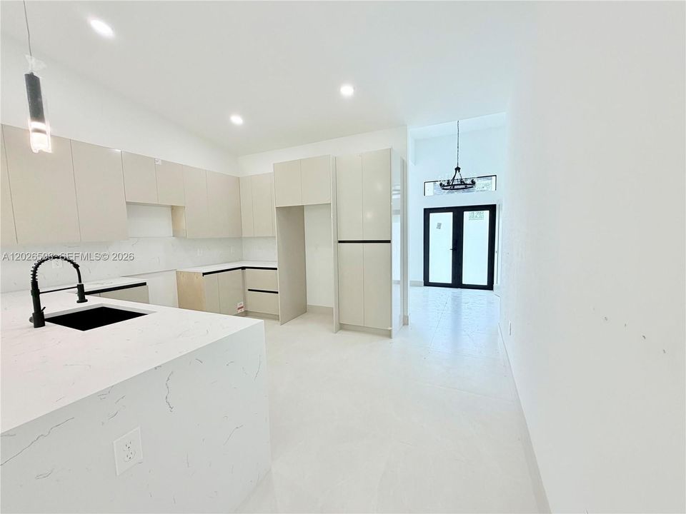 En Venta: $338,990 (4 camas, 2 baños, 1650 Pies cuadrados)